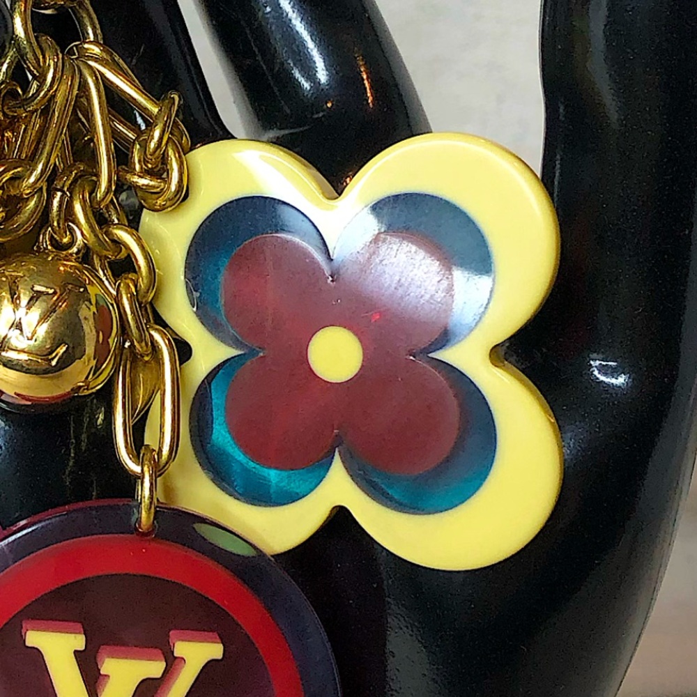 LOUIS VUITTON Bijoux Red Yellow Blue and Gold Plated Ball Flower Heart Charms - Picture 5 of 17